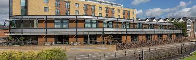 The fastest subway normally takes 31 min. Hotel Nahe Kew Holiday Inn London Brentford Lock