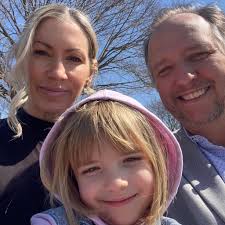 Massive shelf cloud preceding storms in Illinois