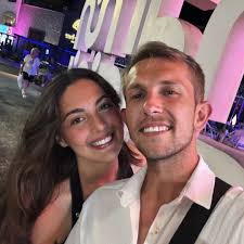 Hi everyone, as someone who has had sleeve surgery, I can answer any  questions or curiosities you have under this post. There's no reason to be  afraid of changing your life; sometimes,