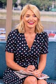 Holly willoughby struggles without team on this morning as she resorts to ironing dress while wearing it: Holly Willoughby Shocks This Morning Fans By Wearing This 8 Dress