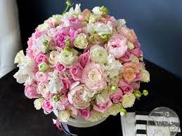 Flower arrangement with roses, white spray rose, mix flowers and macarons in square box. Flower Delivery Miami Luxury Flowers Miami Miami Florida