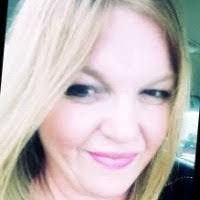 Julie Arnone's Instagram, Twitter & Facebook