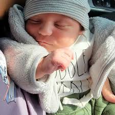 Con mucha alegria y una grande emoción, les presento a mi primer hijo. Leonardo  Mateo!!!! 🎤🎶💖🧸🎉🎊