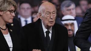 Débutant sa carrière dans l'édition, chez lvmh et lagardère, le fils de l'ancien président de la république, rattrapé par la politique, va finir par rallier l'ump. Valery Giscard D Estaing Hospitalise En Reanimation A Paris