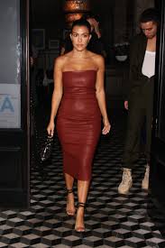 Say Goodbye To Slips Kourtney Kardashian Revives The Tube Dress In 2020 Kardashian Outfit Kardashian Dresses Kardashian Style