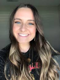 Kendra Oliveira's Instagram, Twitter & Facebook