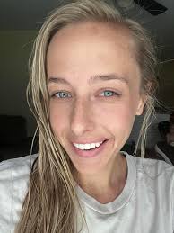 Your summer just got 3x smoother. 🌊 Our Bestselling Mini Razor is back in  two new shades just in time for swim season. Toss one in your beach bag and  one in