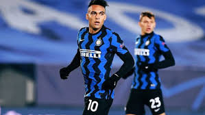 Brozovic (49' minutes) inter hit the woodwork twice late on, through matteo politano and antonio candreva, with milan's theo hernandez also. Mit Feuerwerk Und Flaschen So Storten Gladbach Fans Die Nachtruhe Der Inter Spieler