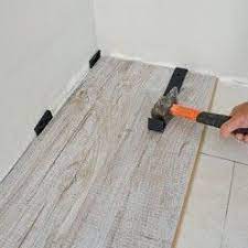 realiser la pose flottante de lames stratifiees a emboiter pose parquet flottant pose parquet sol stratifie