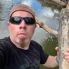 Dustin Hiser's Instagram, Twitter & Facebook