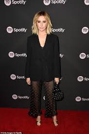 Довбык артем александрович / dovbyk artem. Ashley Tisdale Reflects On Her Battle With Anxiety And Being A Lot Deeper Than People Would Expect Aktuelle Boulevard Nachrichten Und Fotogalerien Zu Stars Sternchen
