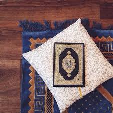 umm islah on instagram it s friday don t forget to read surah al kahf prophet ﷺ said whoever reads surah al kahf on fridays wil quran book islam quran