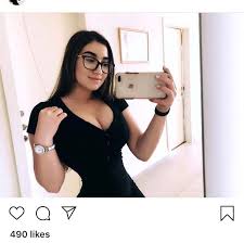 I can't quite put my finger on what's wrong, but they seem like they've been edited? 30 Fake Instagram Girls Who Could Use A Lesson In Photoshop Funny Gallery