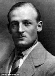 1914 England rugby team pose for photo before being calledto fight in First  World War