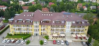 Jun 04, 2021 · ebben segítenek a füstérzékelő készülékek, amelyek a tűz kezdeti szakaszában keletkező füstöt észlelve átlagosan egy percen belül hangos sípolással jeleznek, riasztásukkal az alvó embert is felébreszthetik, így adva nagyobb esélyt a menekülésre. Utazomajom Szallodalatogatas Hotel Aphrodite Zalakaros