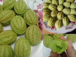Sebut Sahaja Resepi Kuih Cara Mesti Terbayang Dalam Kepala Sejenis Kuih Berbentuk Bujur Kebanyakkannya Bewarna Hijau Dan Di Apabila Dimaka Food Aroma Cucumber