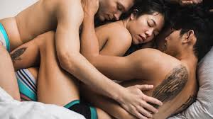 Simak sinopsis lengkap film secret in bed with my boss. How To Have A Successful Threesome 26 Tips Positions More