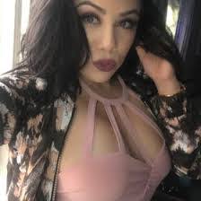 Vivian Stokes's Instagram, Twitter & Facebook