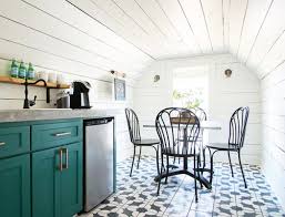 The joy of choosing the theme lies in its inherent simplicity and an ability to adapt to pretty much any setting. 11 Key Elements Of Modern Nautical Style Design Sponge
