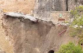 Angustiosa espera de familiares en derrumbe de miami. Video Se Derrumba Una Calle Del Centro De Cuenca El Norte De Castilla