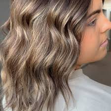 Such a gorgeous brunette color for the fall and winter season.