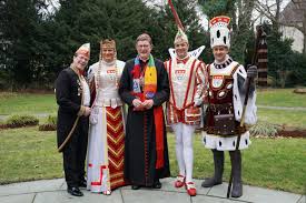 Und die leiden wie das tierheim in. Kolner Dreigestirn Besucht Kardinal Woelki Erzbistum Koln