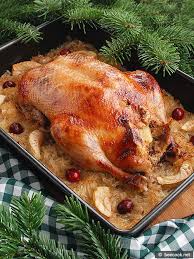 утка с яблоками запеченная в духовке рецепт с фото Utka Zapechennaya S Kvashenoj Kapustoj I Yablokami Recept Recepty Utki Eda Nastoyashaya Eda