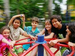 Cuando los niños juegan corren, saltan, bailan, trepan, esquivan, reptan, etc, lo que les permite mejorar sus capacidades físicas, tales como fuerza muscular, coordinación, velocidad y resistencia. Juegos Tradicionales Mexicanos Vuelve A Disfrutarlos Ocio Y Tiempo Libre