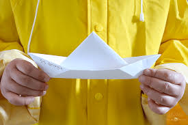 The diy mommy has loads of cool videos up on her yt channel and this one is no exception. How To Make Georgie S Paper Boat From It Michelle S Party Plan It