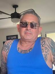 I'm single and looking for a partner. 🥰 I know I'm older and maybe not as  attractive as I used to be, but if anyone wants to get to know me, I'd