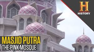 70% seni bina masjid tersebut dibina dengan besi dan sebab itulah ia juga dikenali sebagai 'masjid besi'. Putra Mosque Putrajaya Destimap Destinations On Map
