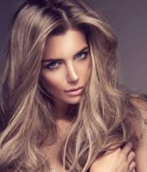 Attends ton retour de vacances que la couleur que tu as faite dégorge, ensuite va chez ton coiffeur habituel, demande lui conseil et dit lui bien ce que tu as fait avant de partir en. La Couleur Blond Fonce Parfait Pour Cette Ete Et Automne Archzine Fr Cheveux Blonds Fonces Cheveux Blond Fonce