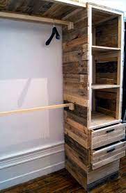 Zu ihem blumenregal finde ich keinen preis. 22 Diy Ideen Wie Man Garderobe Aus Paletten Selber Bauen Kann