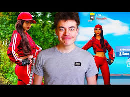 Elle est associée à l'accessoire de dos bourse d'or. 20 Skins Fortnite Dans La Vraie Vie Youtube