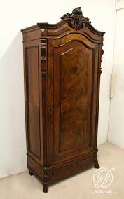 Tidak hanya menjaga kerapian tumpukan baju, alat ini juga memungkinkan anda membuat tiga susun pakaian di dalam satu rak lemari pakaian. Jual Lemari Pakaian Jati French Classic 1 Pintu Jati Klasik Furniture