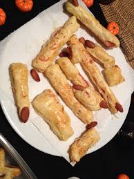 Pour que votre repas soit à la hauteur de cet événement, voici une sélection de 10 recettes originales et faciles à préparer. Halloween Part Ii Un Apero Halloween Ma Petite Page Voyage