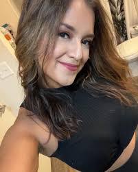 Danielle Leone's Instagram, Twitter & Facebook