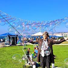 Performance artists cited for littering for blowing bubbles in San Diego  park