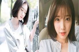 Anda bisa menambahkan mousse agar lebih awet dan tidak mudah kembali lurus. 18 Model Rambut Untuk Jidat Lebar Untuk Wanita Paling Populer Gayarambut Co Id