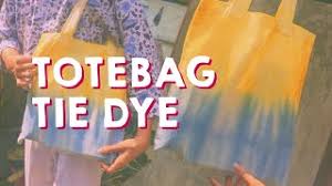 Sederhana, memiliki 2 tali di bagian atas yang berfungsi untuk di genggam, dan tidak memiliki rel sleting / dengan kata lain, tas tote bag itu terbuka (sesuai dengan namanya). Diy Totebag Motif Tie Dye Mudah Dan Kekinian Kiddo Id