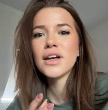 Influencer Jade Anna opgewacht bij huis en natgespoten, dader zet video  online: politie grijpt niet in, TikTok wel