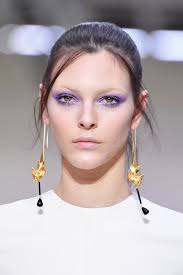 A Model Walks The Runway During The Valentino Show As Part Of The Fashion Show Makeup Fall Makeup Trend Fashion Makeup