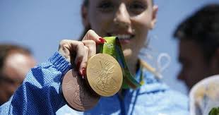 Ποια είναι όμως η ιστορία της; Anna Korakakh H Ellhnida Poy Egrapse Istoria Stoys Olympiakoys Design Magazine