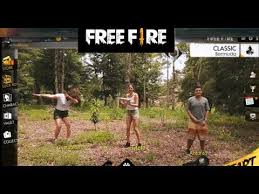 Los niños juegan con el hasta romper el hielo. Garena Free Fire En La Vida Real Free Fire In Real Life Youtube