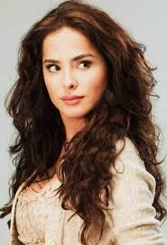 Margarita rosa de francisco es carolina olivares guy ecker es sebastián vallejo cortez alejandra borrero es lucía sandoval de vallejo cristóbal errazúriz es iván vallejo sáenz silvia de dios es lucrecia de vallejo constanza duque es carmenza suárez silvia. Danna Maria Garcia Osuna Ecured