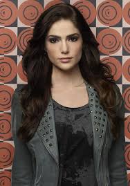 Fans know janet montgomery best as a witch on salem, an er doc on new amsterdam, and kevin's love interest nicholas hoult & janet montgomery scenes in an episode of skins (s2e6). Janet Montgomery Profile Biography Pictures News