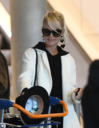 Последние твиты от laeticia hallyday (@lhallyday). Laeticia Hallyday Elle Lance Un Appel A L Aide Sur Instagram Elle