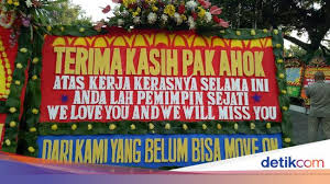 Mengarang identik dengan imajinasi seseorang yang kemudian dirangkai untuk menghasilkan sebuah gagasan yang dapat dinikmati oleh umum. Karangan Bunga Dari Masa Ke Masa Simbol Perasaan Hingga Spiritual