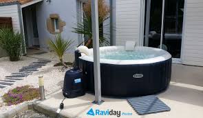 Shooting Photo Du Spa Gonflable 6 Places Intex Pure Spa Plus Bulles Bleu Nuit 28410 Spa Gonflable 6 Places Spa Gonflable Porte Exterieur Pvc