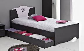 Votre adolescente tend à exprimer son caractère et son fort désir une déco en rose, noir et blanc. Achetez Chambre Ado Fille Occasion Annonce Vente A Cogna 39 Wb162639449